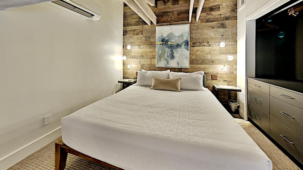 Timberline Condominiums Studio Loft Premier Unit 304 photo 4