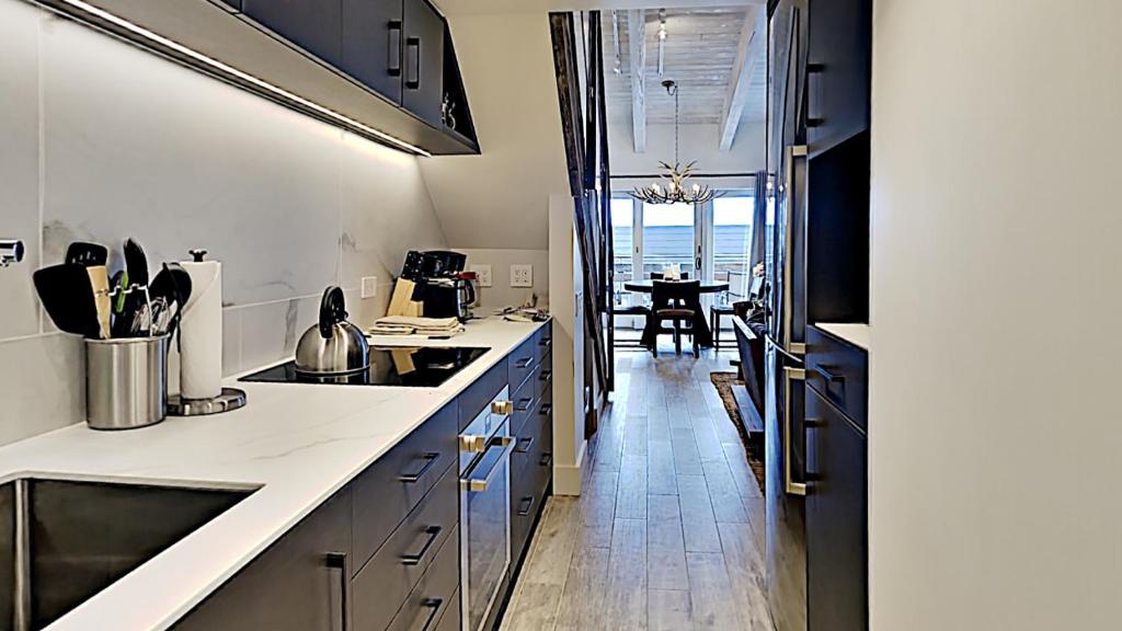 Timberline Condominiums Studio Loft Premier Unit 304 photo 3