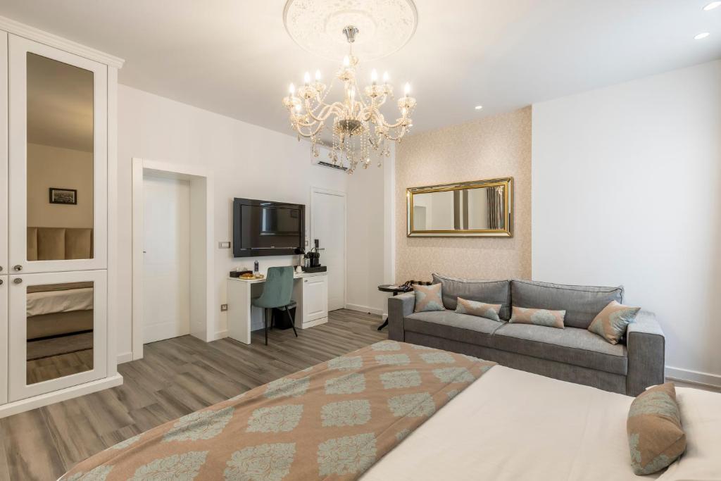 Elixir Luxury Rooms - in the old town - Tap to explore photos