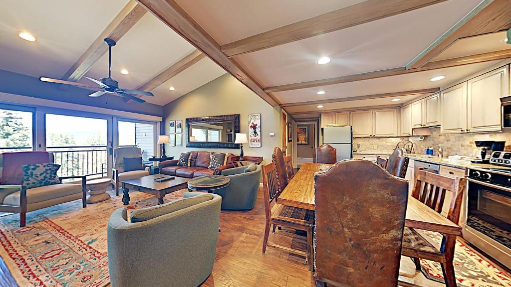 Timberline Condominiums 2 Bedroom plus Loft 3 Bath Deluxe Unit D3D image