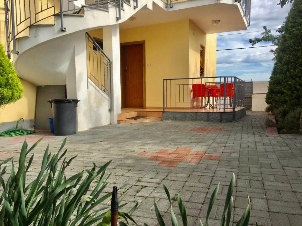 Shyqi Apartments photo 3