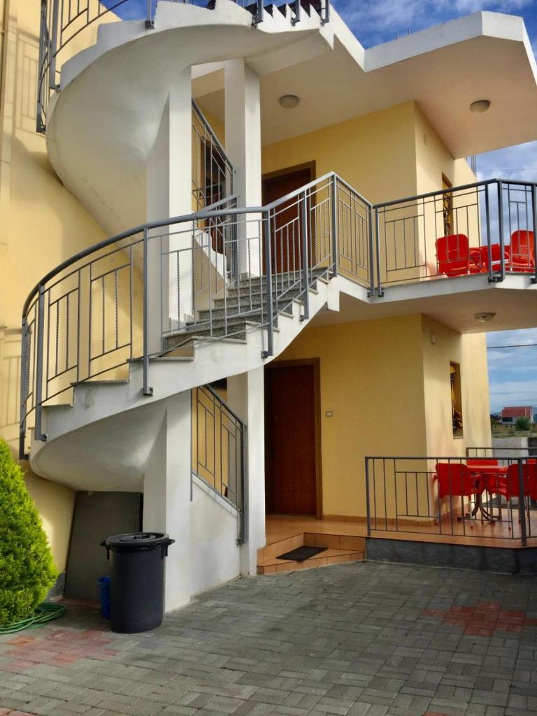 Shyqi Apartments photo 4