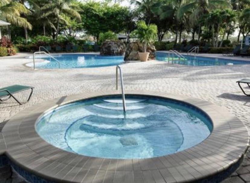 Lely-Best of Beautiful Naples Free golf from May 15-October 15 photo 1