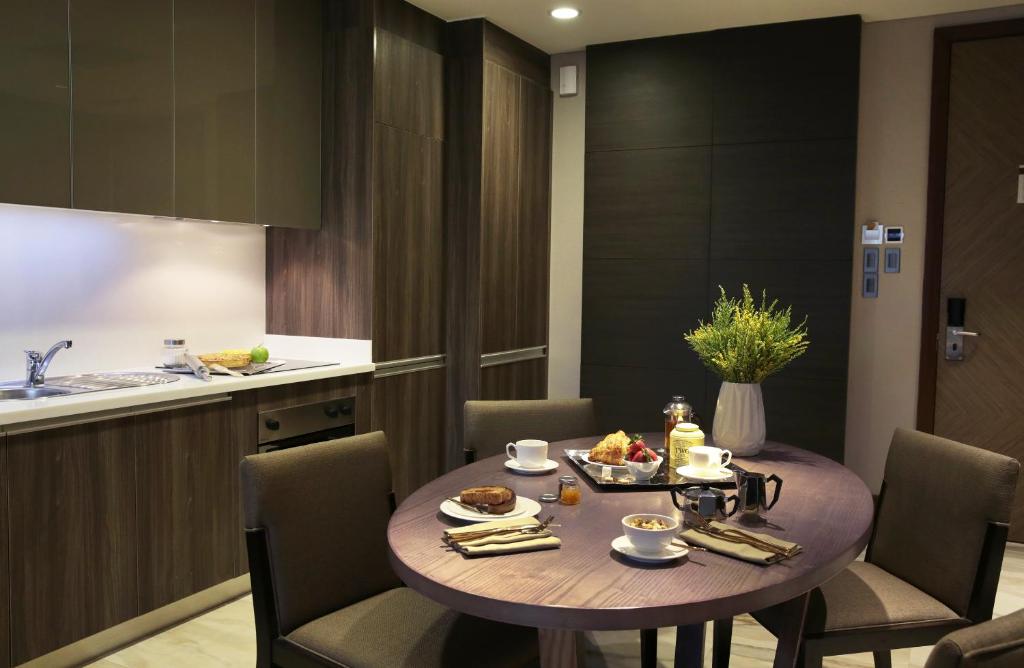 Двухместный (Люкс «Премьер» с 1 спальней), Makati Diamond Residences