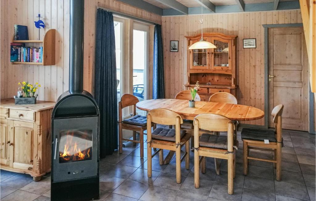 Nice Home In Rechlin With 2 Bedrooms, Sauna And Wifi photo 2
