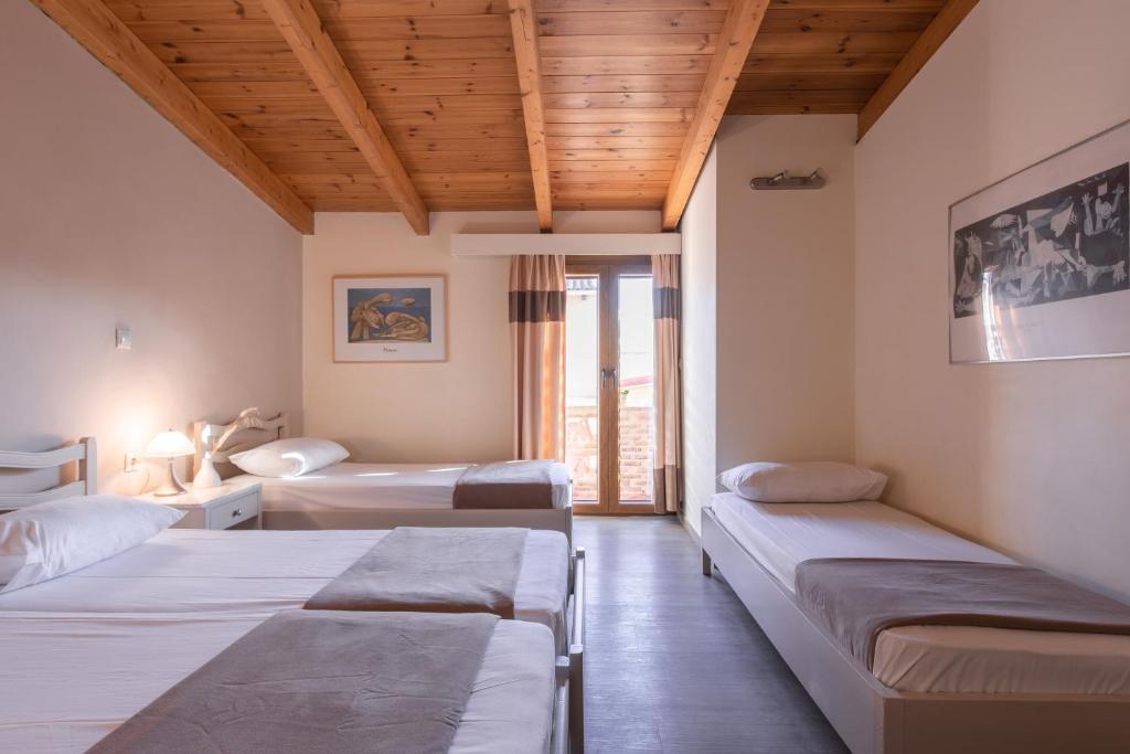 Четырехместный (Четырехместный номер), Yria Hotel
