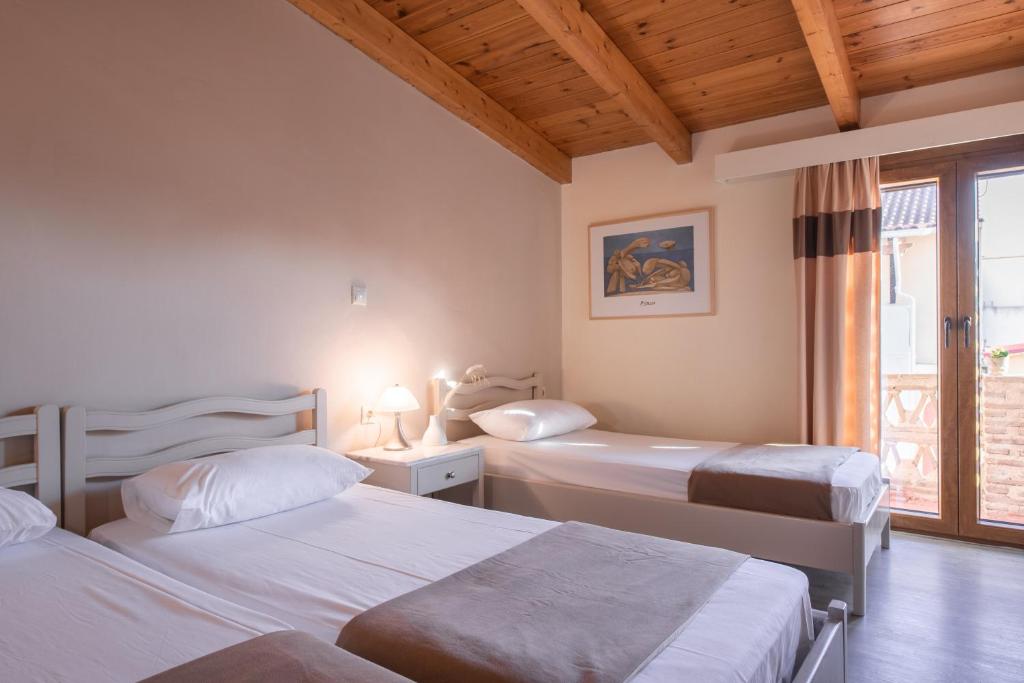 Четырехместный (Четырехместный номер), Yria Hotel
