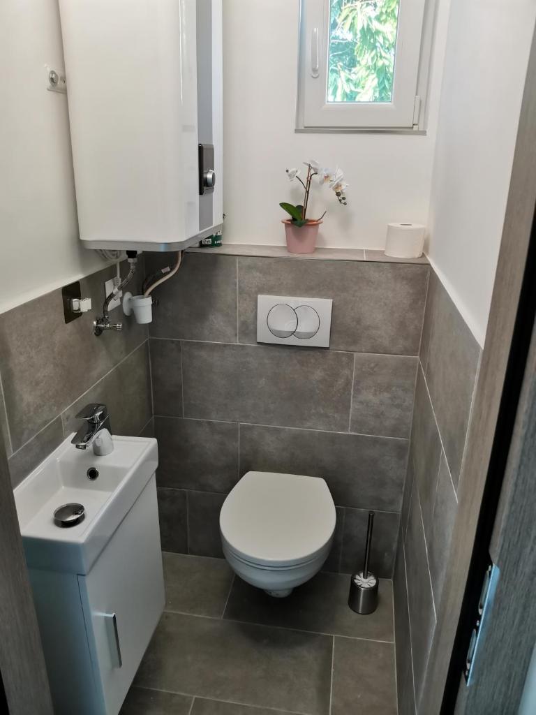 Éva Apartmanház photo 3
