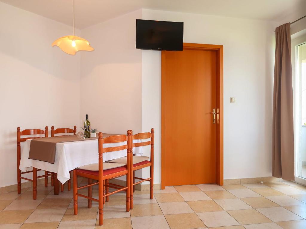 Apartment Marija - VRB102 by Interhome photo 3