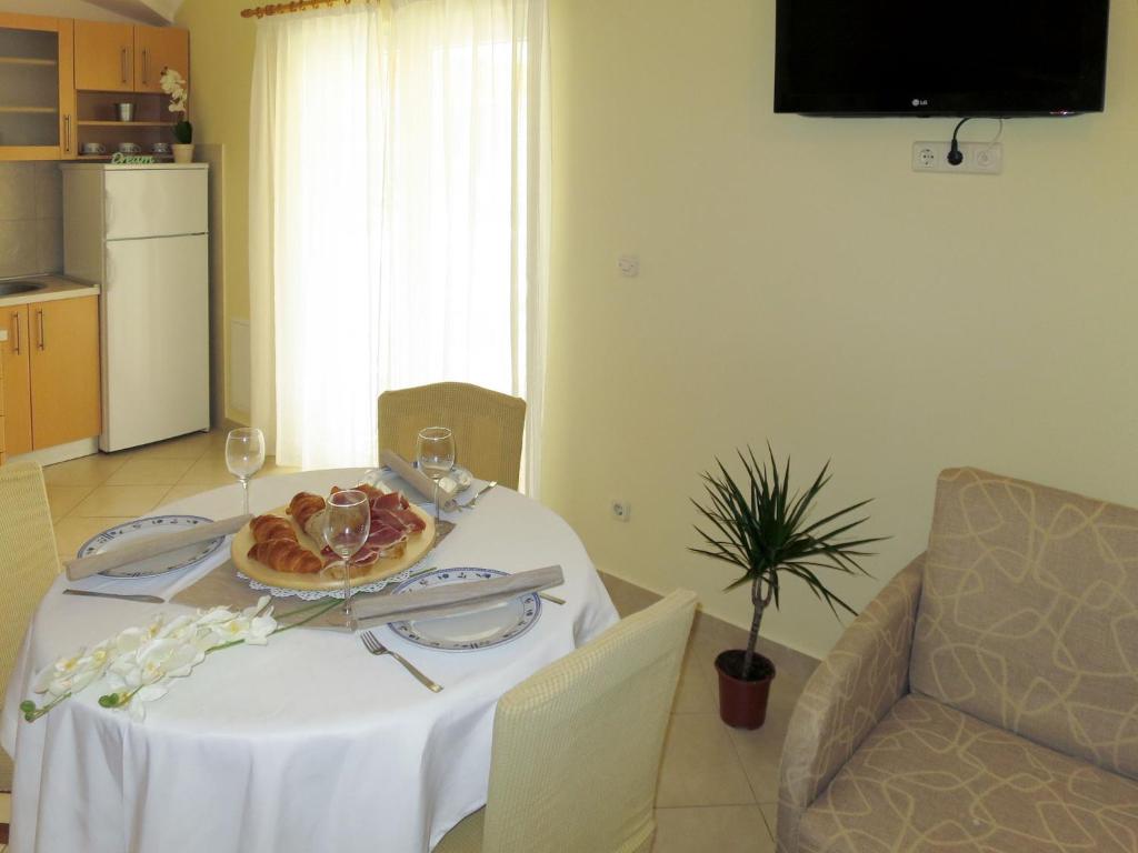 Apartment Toni - SIB242 by Interhome photo 4