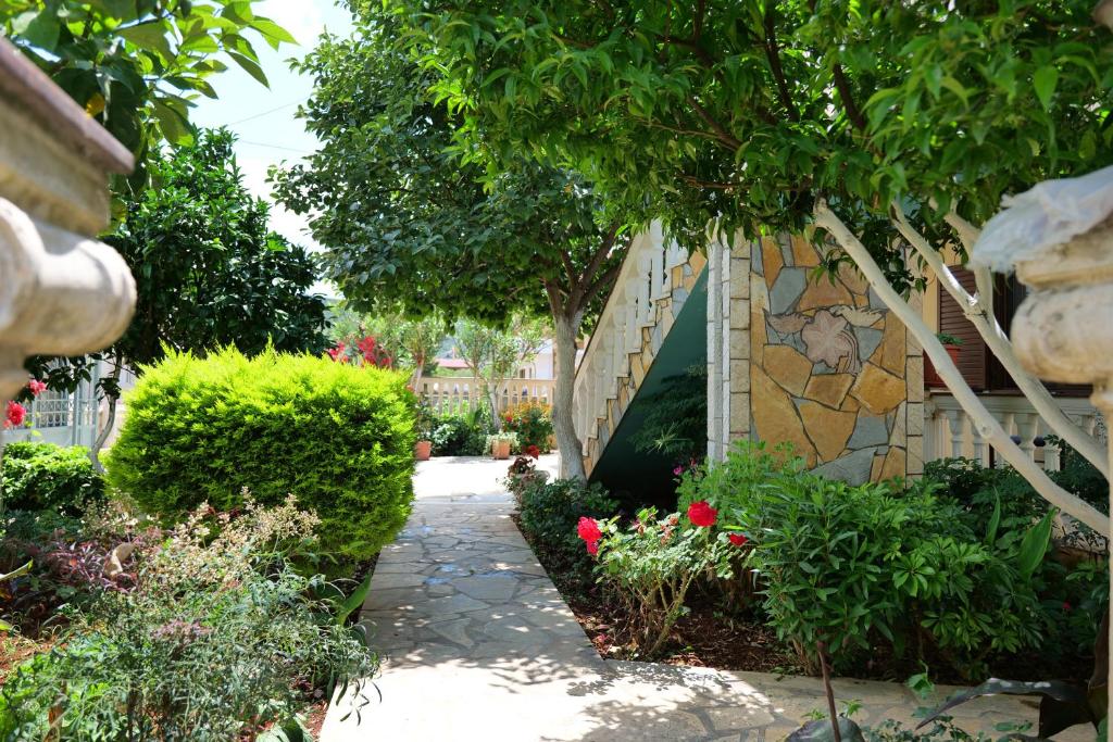 Garden Villa Dhesara