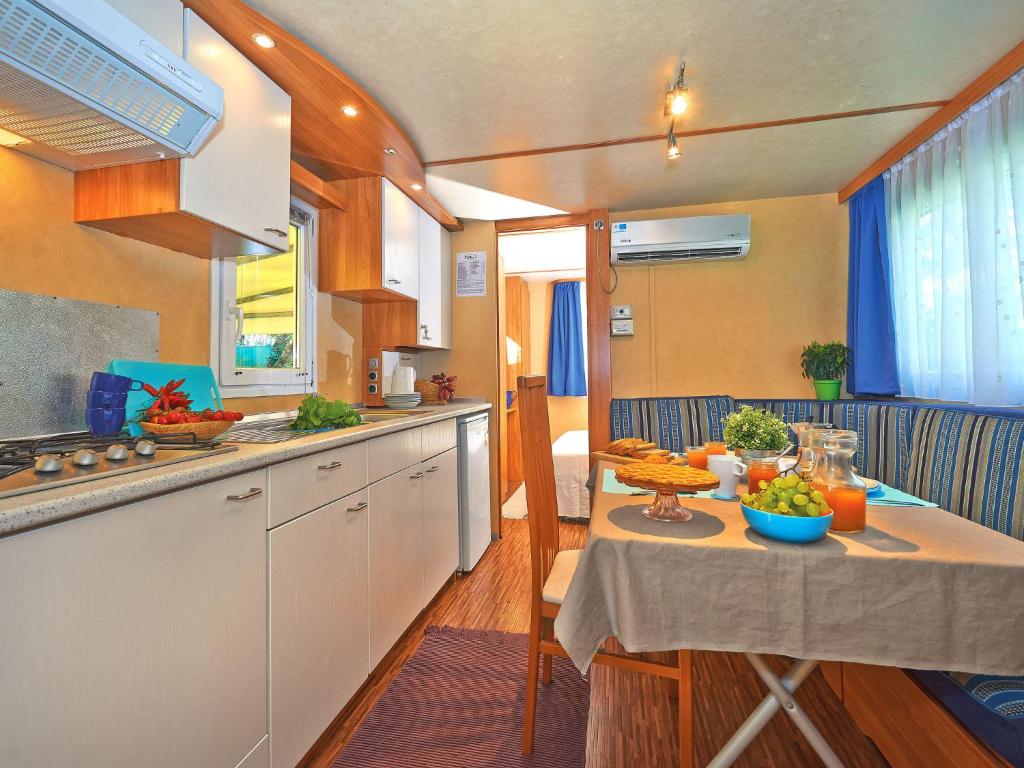 Holiday Home Maxi Caravan Escale by Interhome photo 2