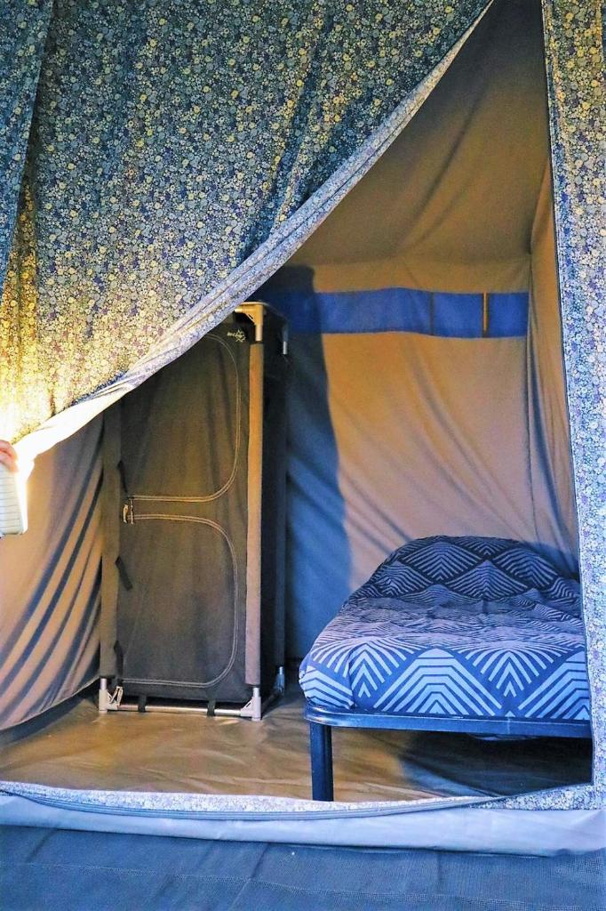 4 persoons ingerichte tent op kleine camping photo 2