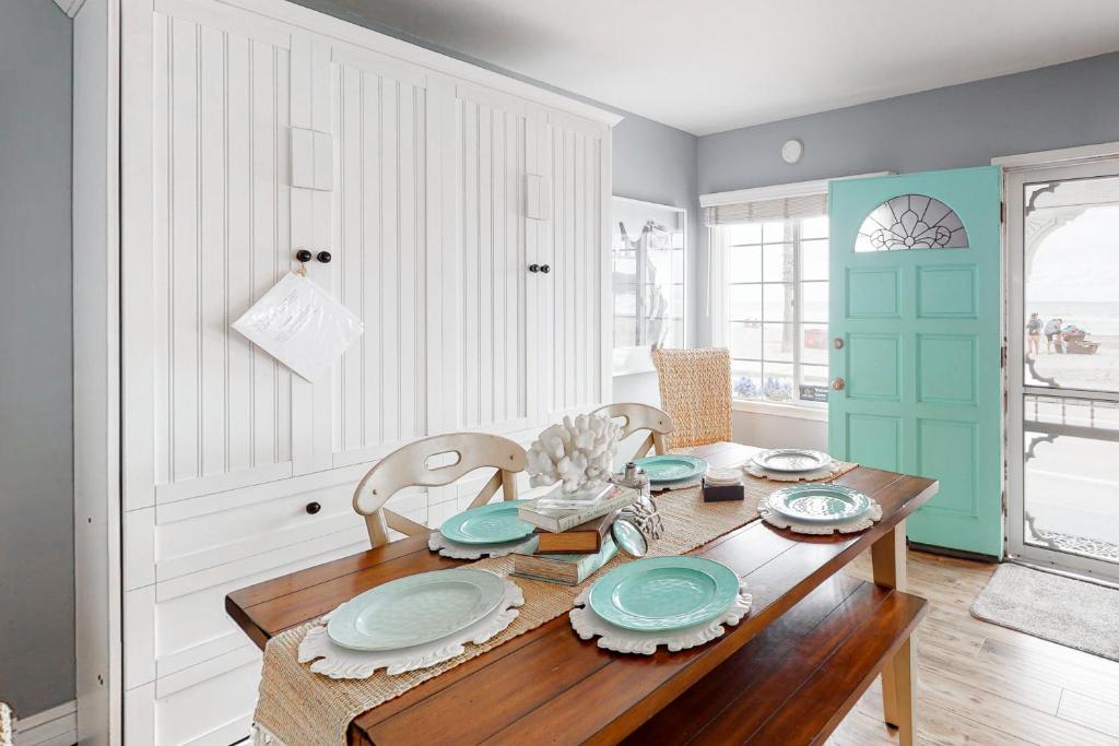 914 The Strand photo 1