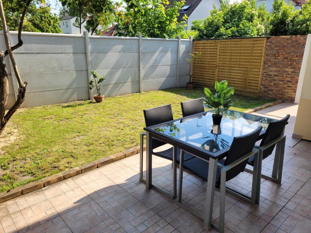 charmant studio de 30 m2 tres calme avec sa grande belle terrasse et son jardin PRIVATIF
