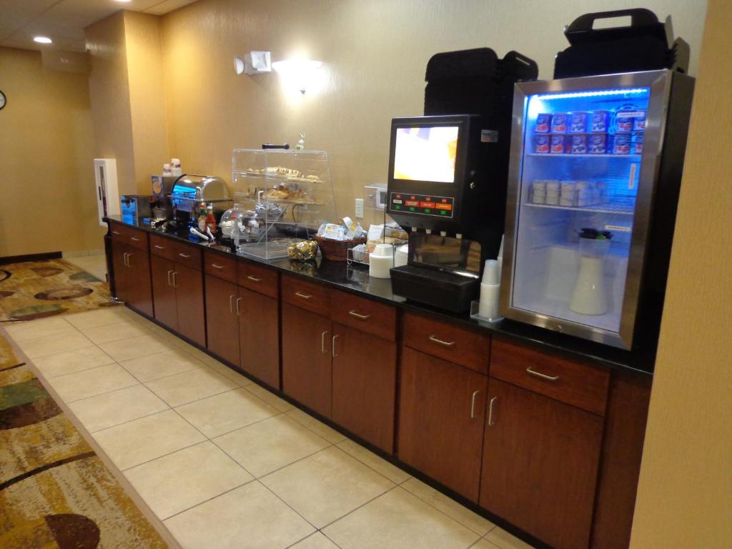 Cobblestone Inn & Suites - Marquette photo 4