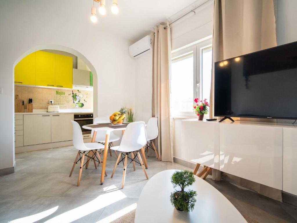 Apartment Lana 2 by Interhome photo 2