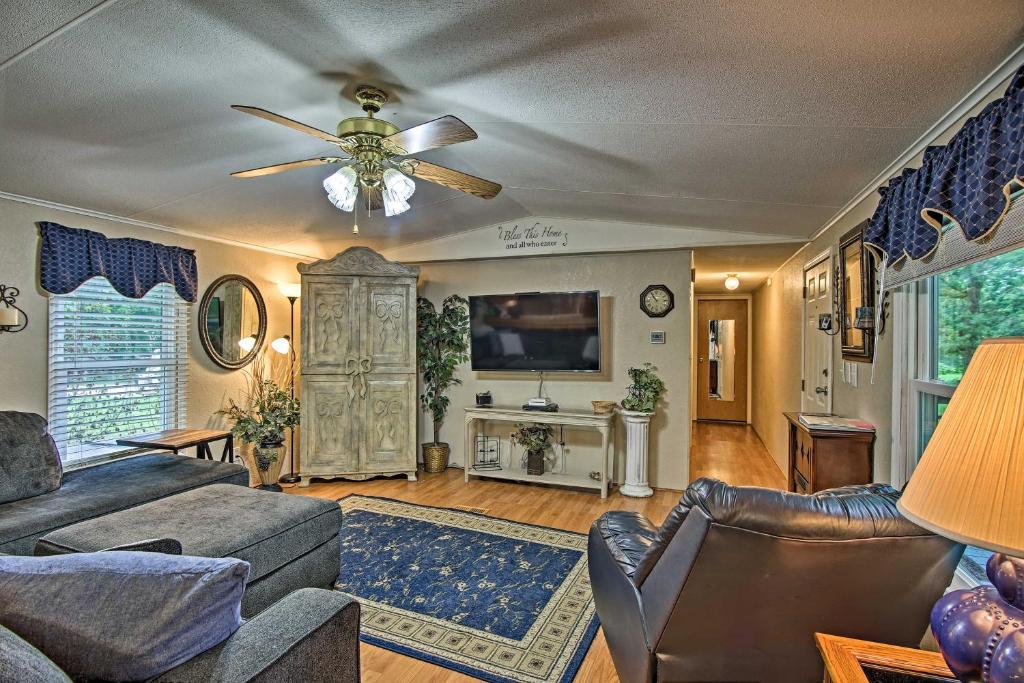 Private Grove Home with Hot Tub, Near Grand Lake! photo 2