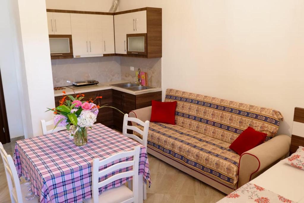 Tophill Apartments photo 4