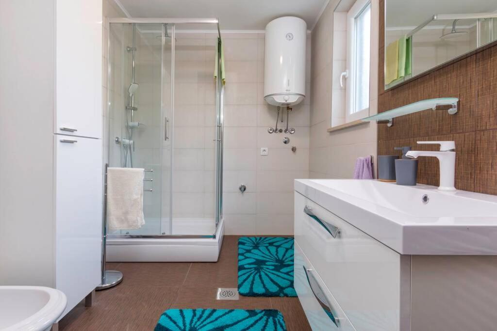 Predivan novouređeni apartman u blizini mora photo 1