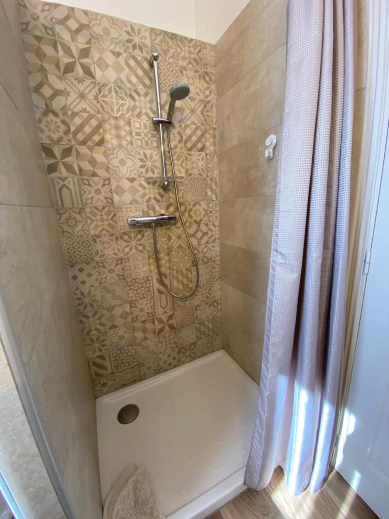 A MANDRIA, appartements avec cuisine 30m2, patio, vue Montagnes et citadelle, 5 minutes à pied du centre ville et des rivières photo 3
