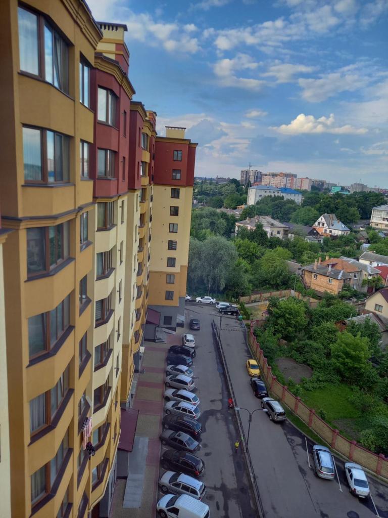 Однокімнатна квартира в центрі, на вулиці Набережна,10 з парковкою