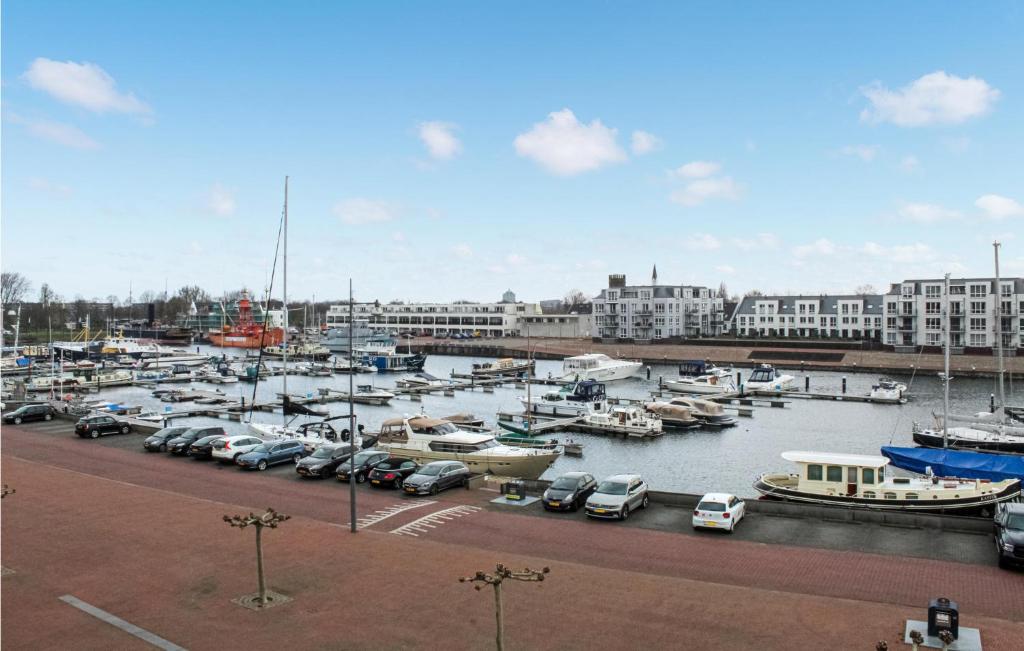 Stunning Home In Hellevoetsluis With 2 Bedrooms And Wifi photo 1