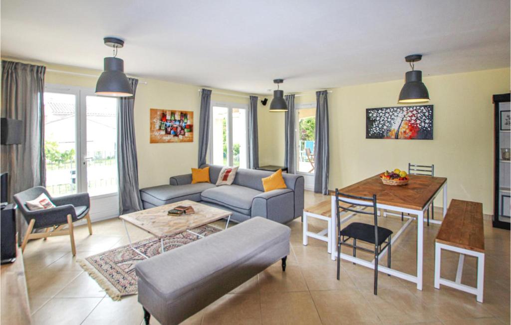Beautiful Home In Aubignan With Wifi, Private Swimming Pool And Outdoor Swimming Pool photo 2