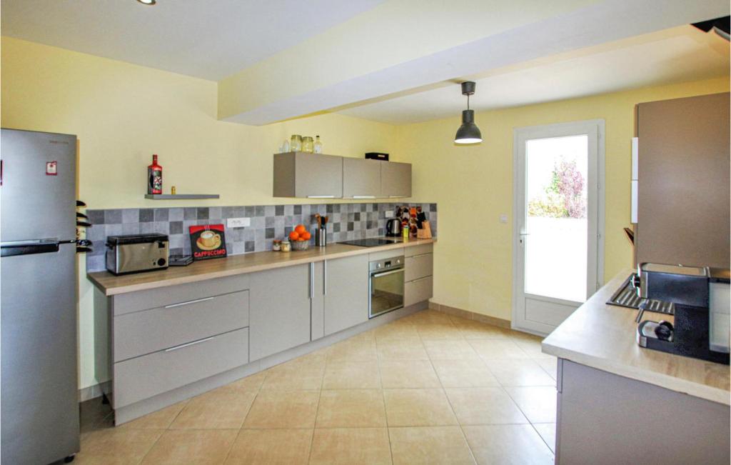 Beautiful Home In Aubignan With Wifi, Private Swimming Pool And Outdoor Swimming Pool photo 4