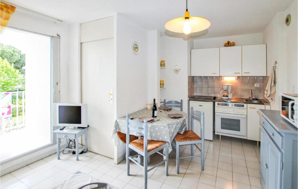 Nice Apartment In La Grande Motte With 2 Bedrooms And Outdoor Swimming Pool photo 2