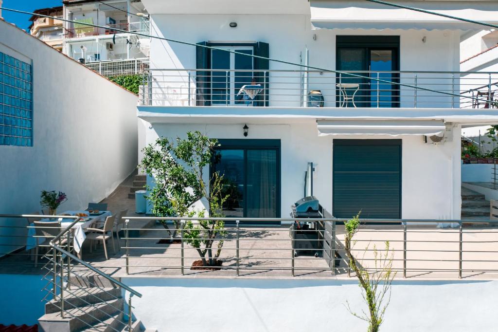 Anemos Seaside Apartment photo 2