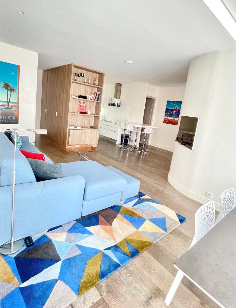 Luxurious 2 Bedrooms Apartment, 30 meter from beach photo 1