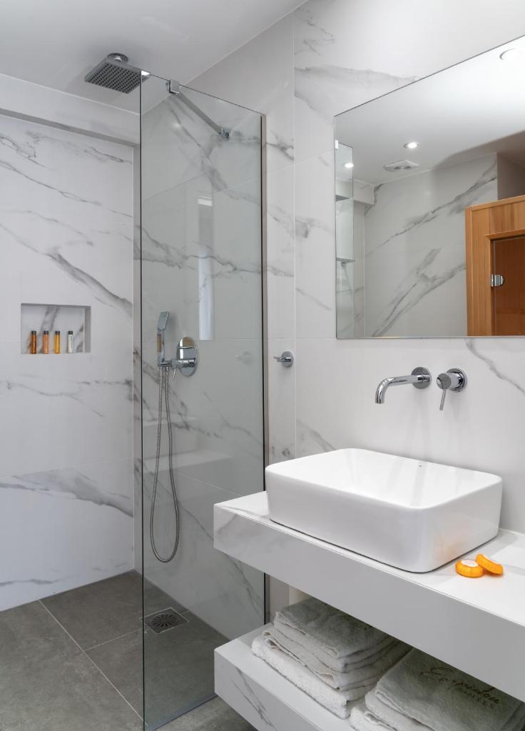 Сьюит (Люкс с сауной), Evripidou Suites