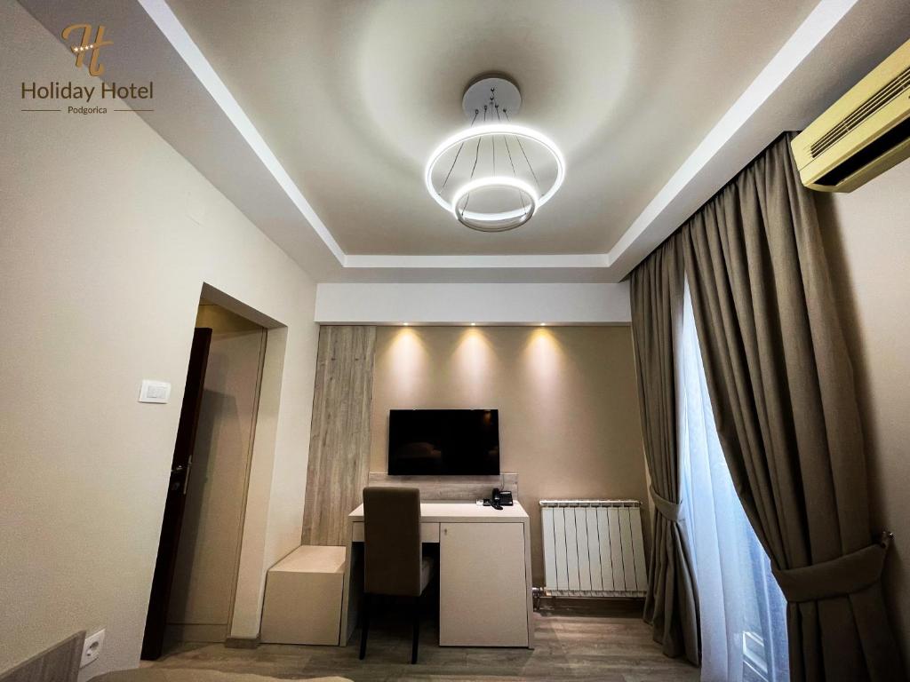 Hotel Holiday photo 1