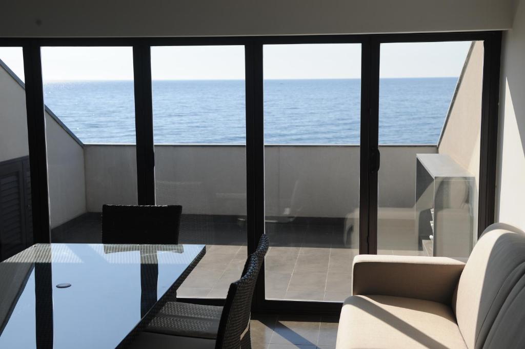 The Roof On The Sea photo 1