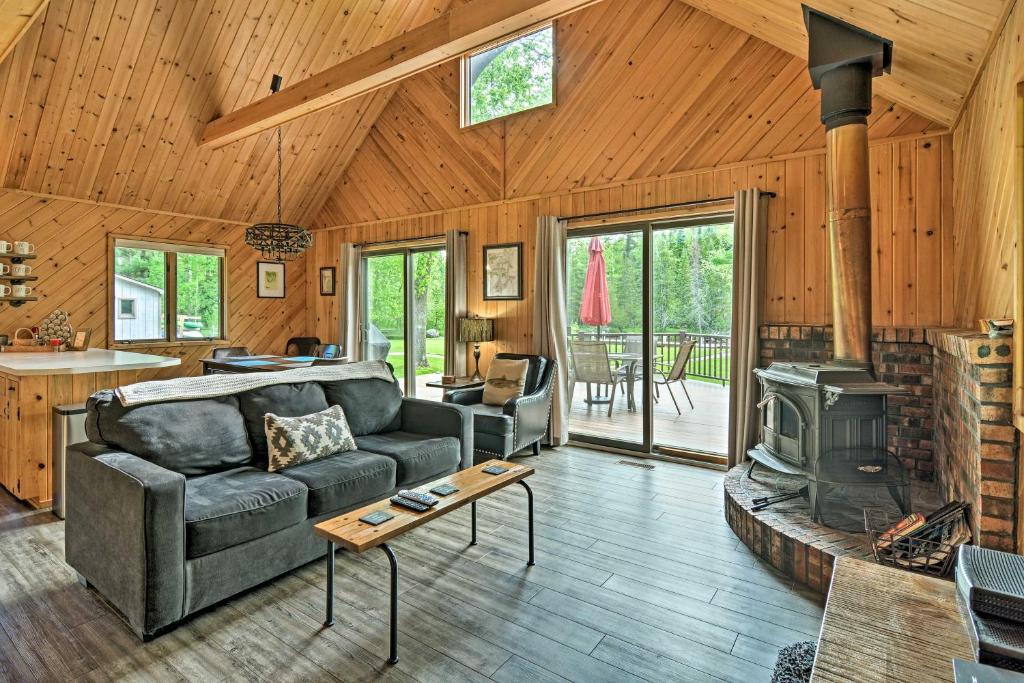 Riverfront Traverse City Cabin Fish, Kayak and Tube photo 2
