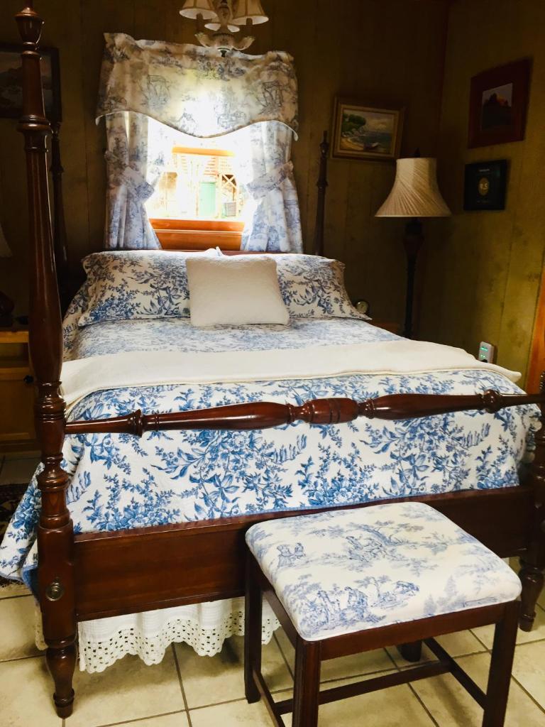 River ' s Edge Inn image