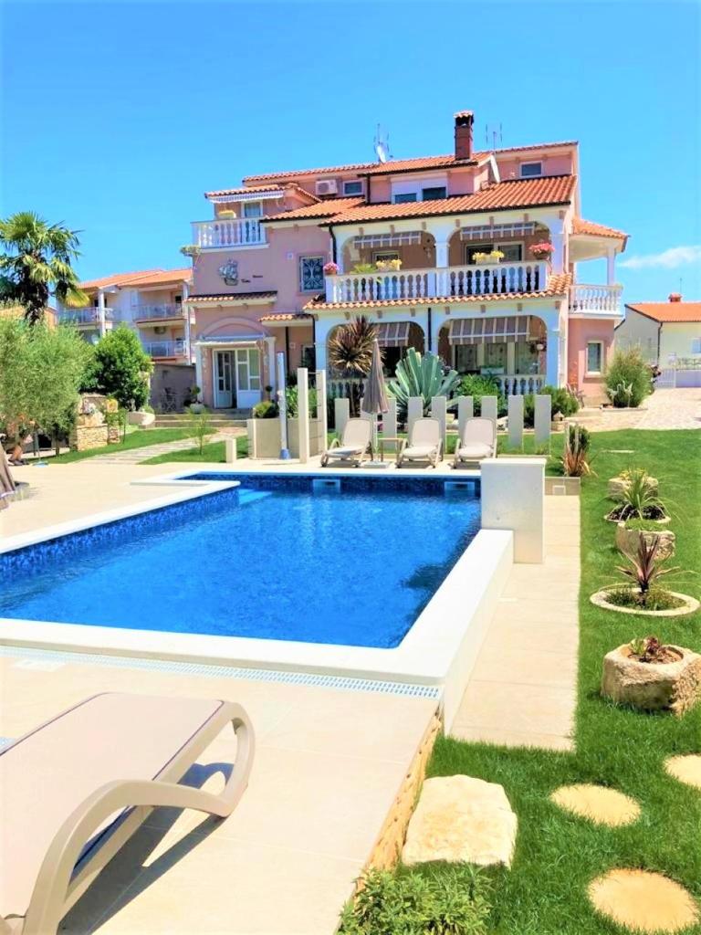 Apartment Villa Engel with Pool photo 1
