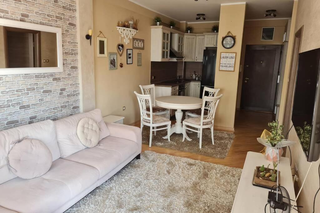 Lux Apartment Rose