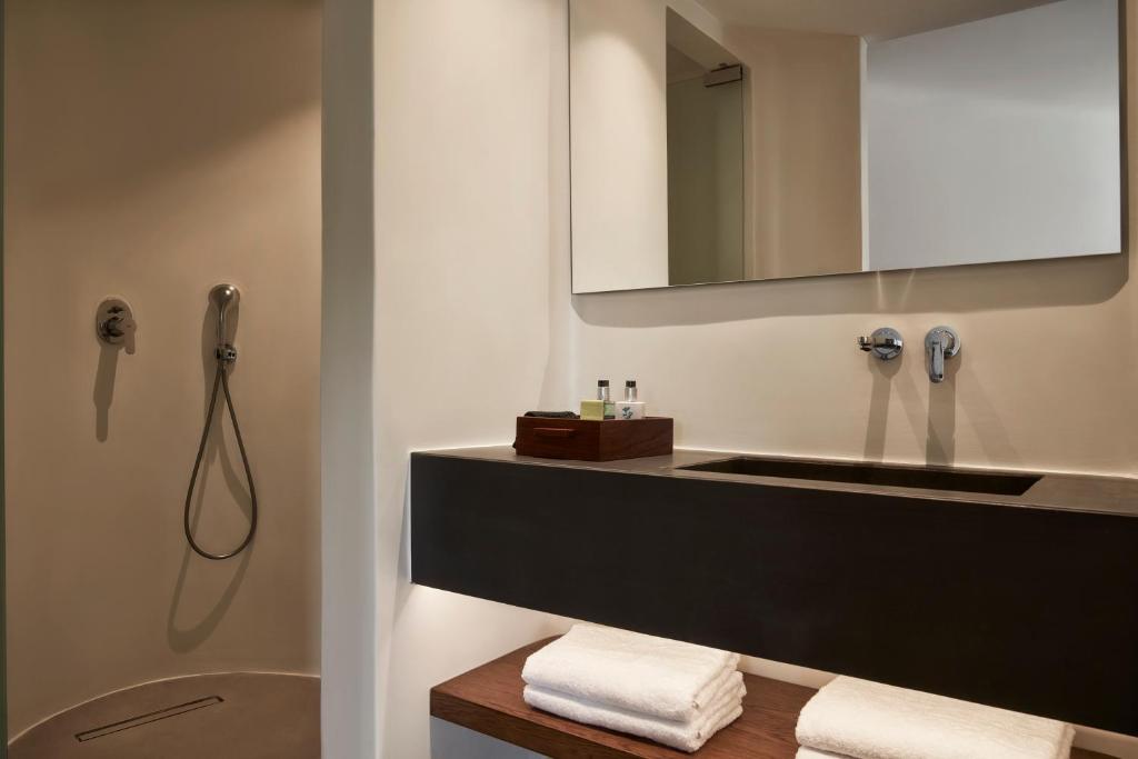 Двухместный (Улучшенный двухместный номер с 1 кроватью), Orama Hotel & Spa