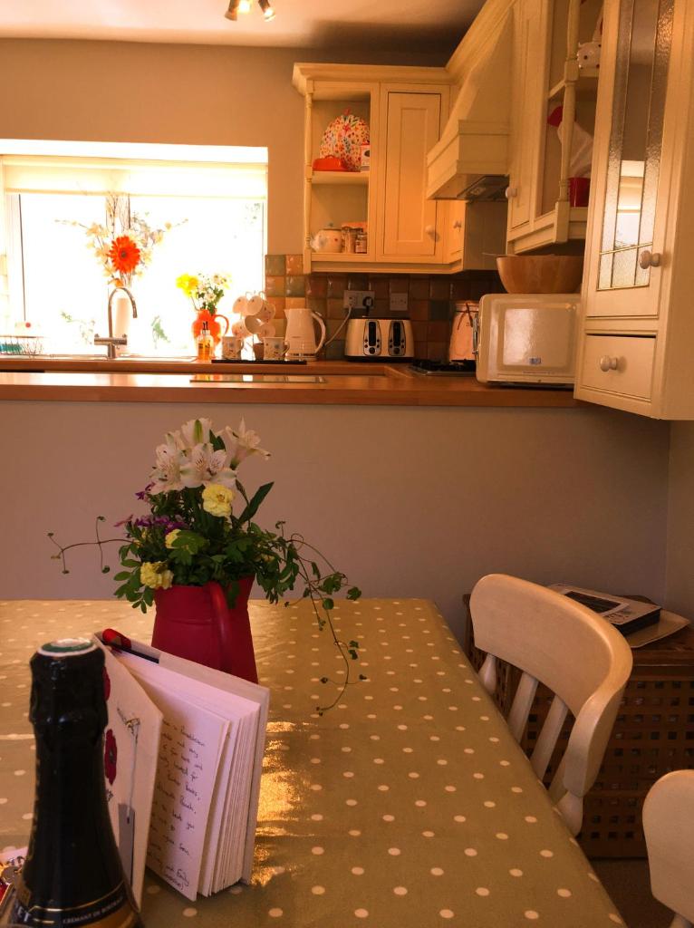 Peaseblossom House, a charming Grade II Listed Building, in a great location in Alnwick photo 1