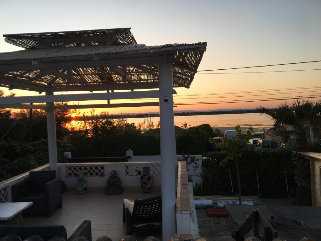Chalet belle vue, jacuzzi, piscine, terrasse, climatisé photo 1