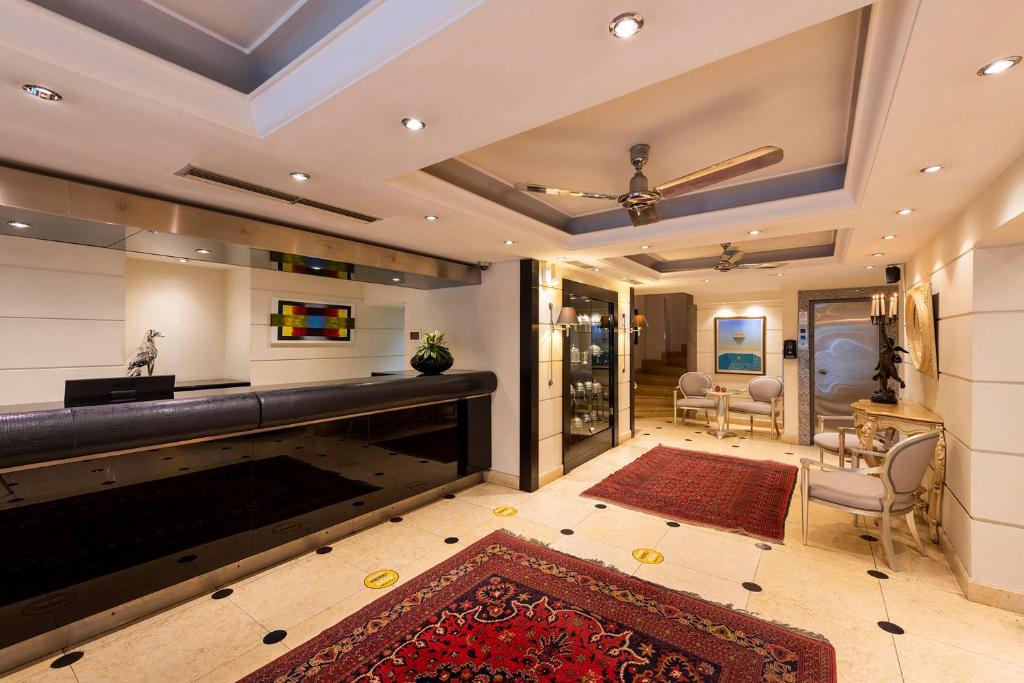 Best Western Plus Embassy Hotel photo 2