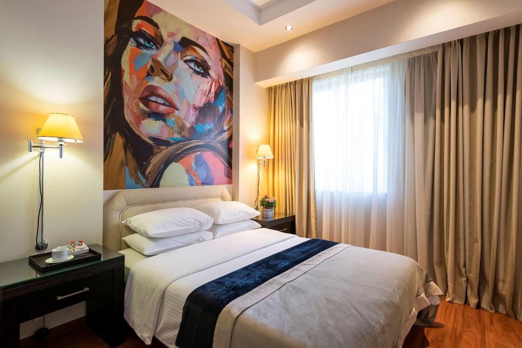 Best Western Plus Embassy Hotel photo 4