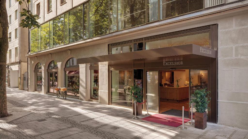 Hotel Excelsior Munich - Tap to explore photos