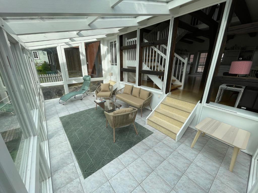 Liebevoll eingerichtetes Ferienhaus mit großem Garten photo 3