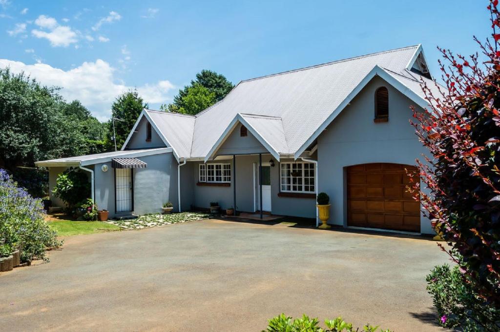 5 Clifton Road photo 1