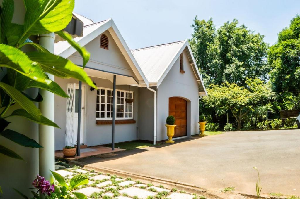 5 Clifton Road photo 2