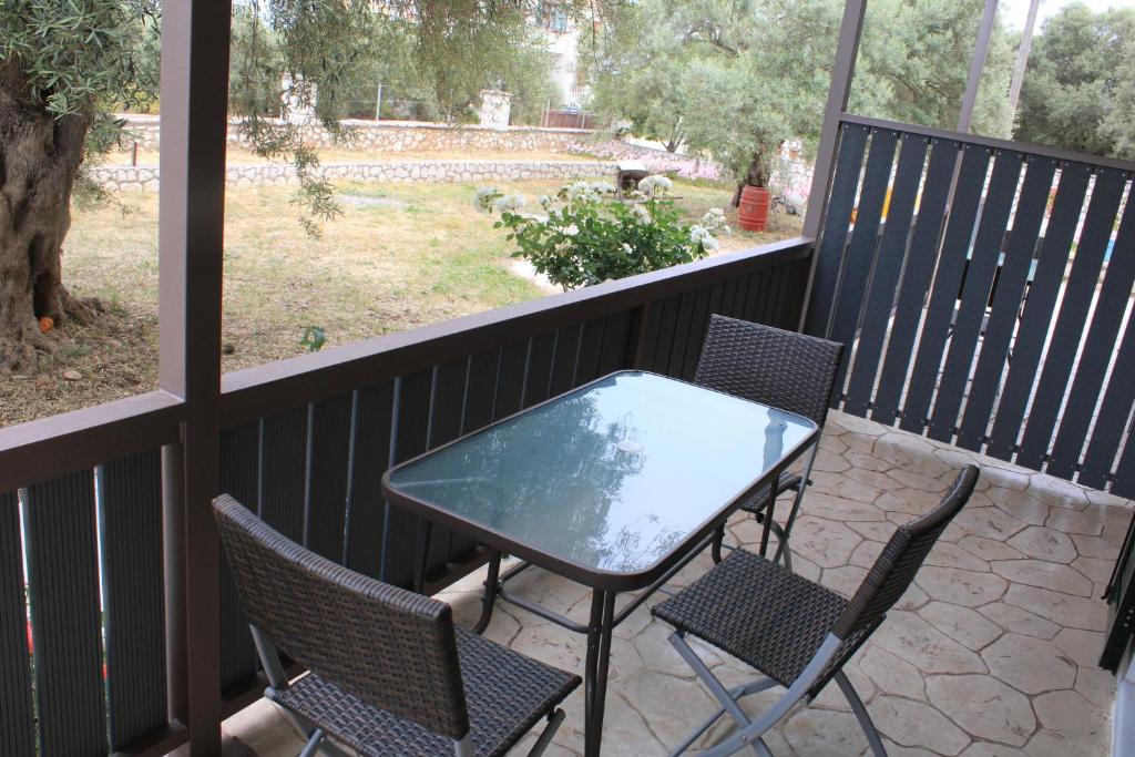 Chloe Apartments photo 2