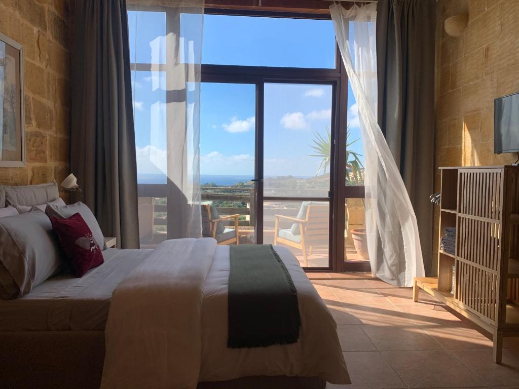 300y/o Farmhouse BLUE LAGOON VIEWS /AC/POOL QALA photo 3